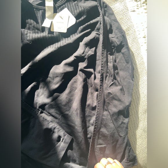 NWT Fabletics Black Sync Seamless Top L - Picture 3 of 4